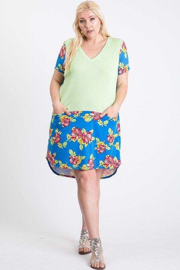 Plus Size Floral Blocked V-Neck Dress With Pocket Secondary image