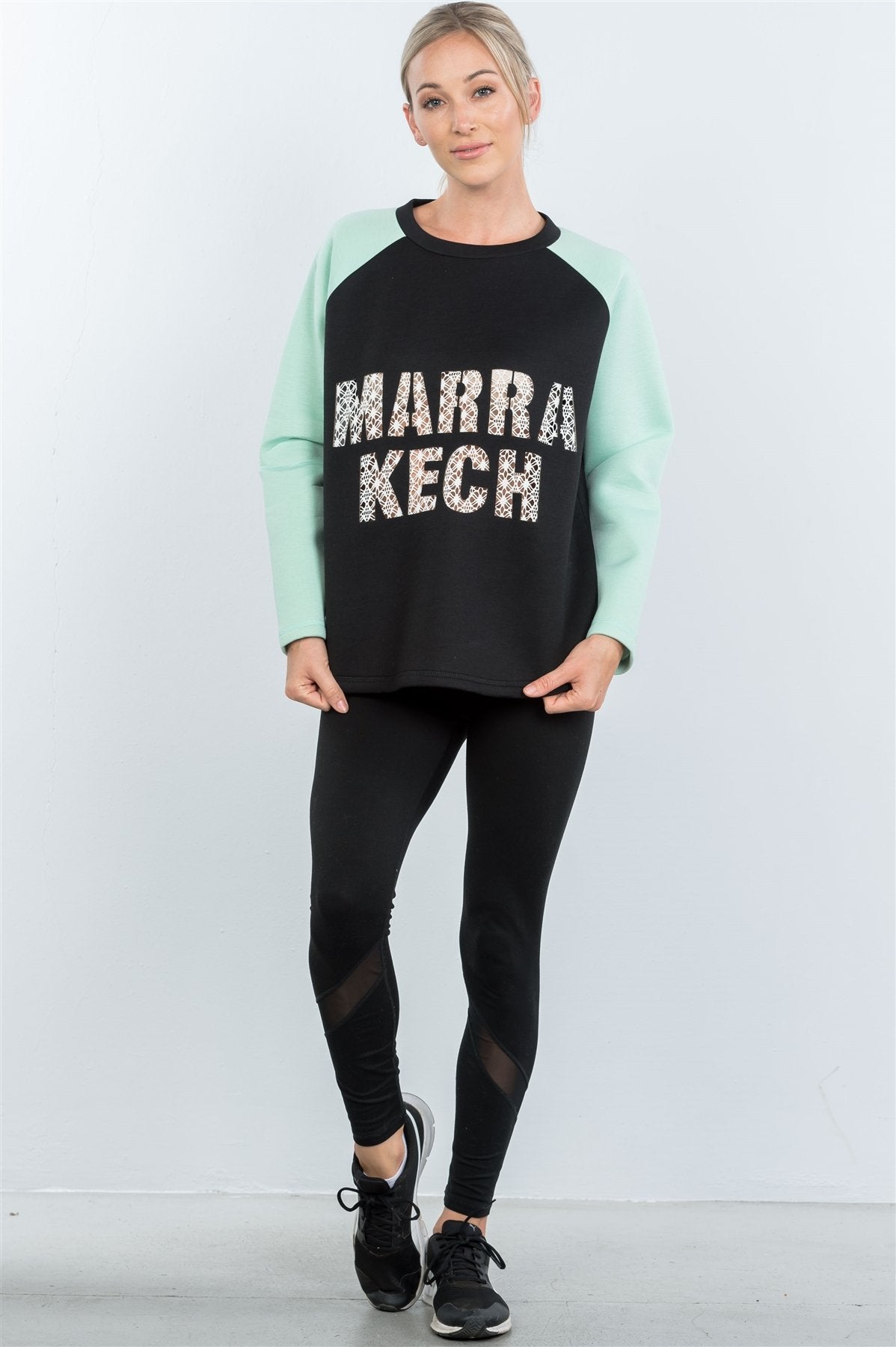 Contrast Sleeve Graphic Curved-Hem Sweater Secondary image