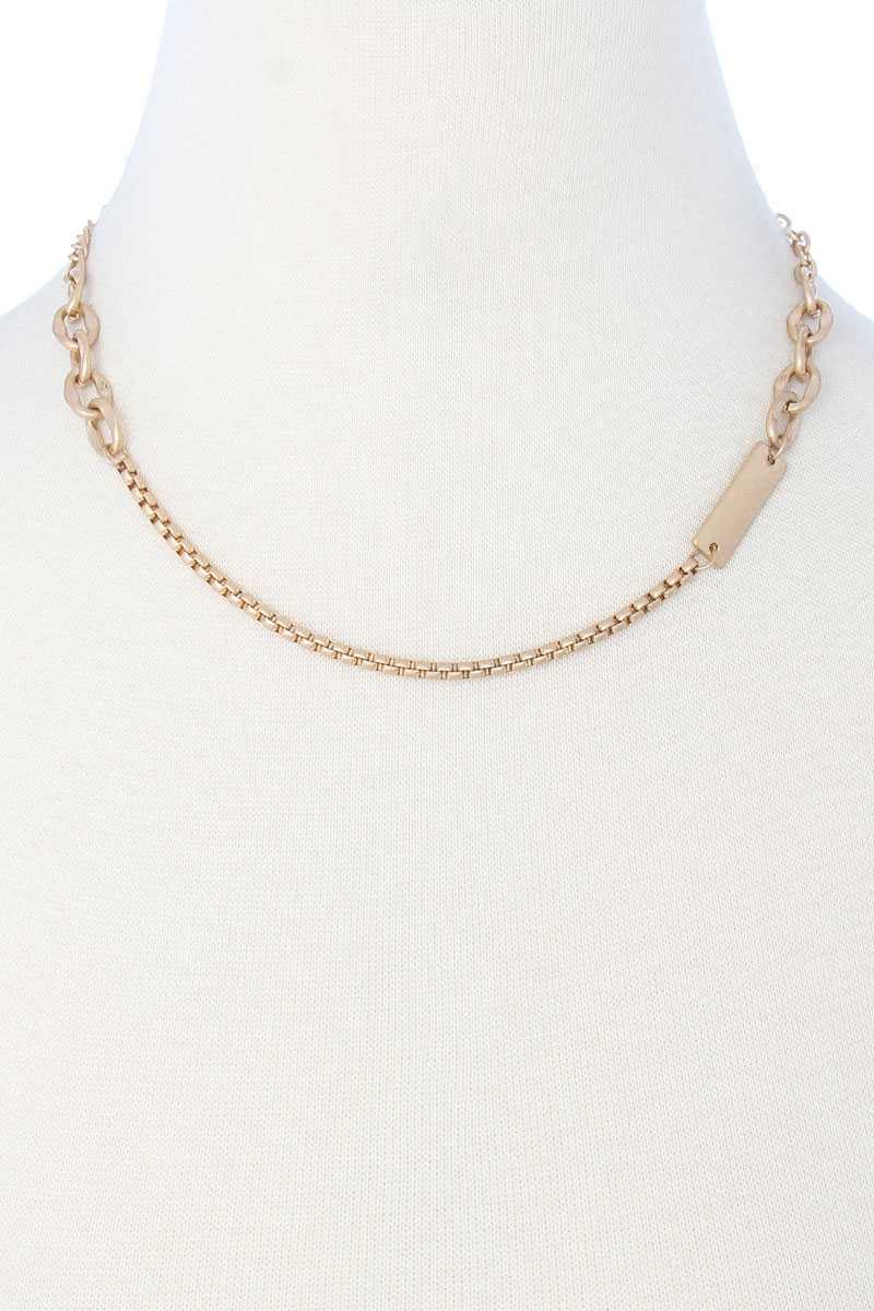 Delicate Linked Metal Necklace Secondary image