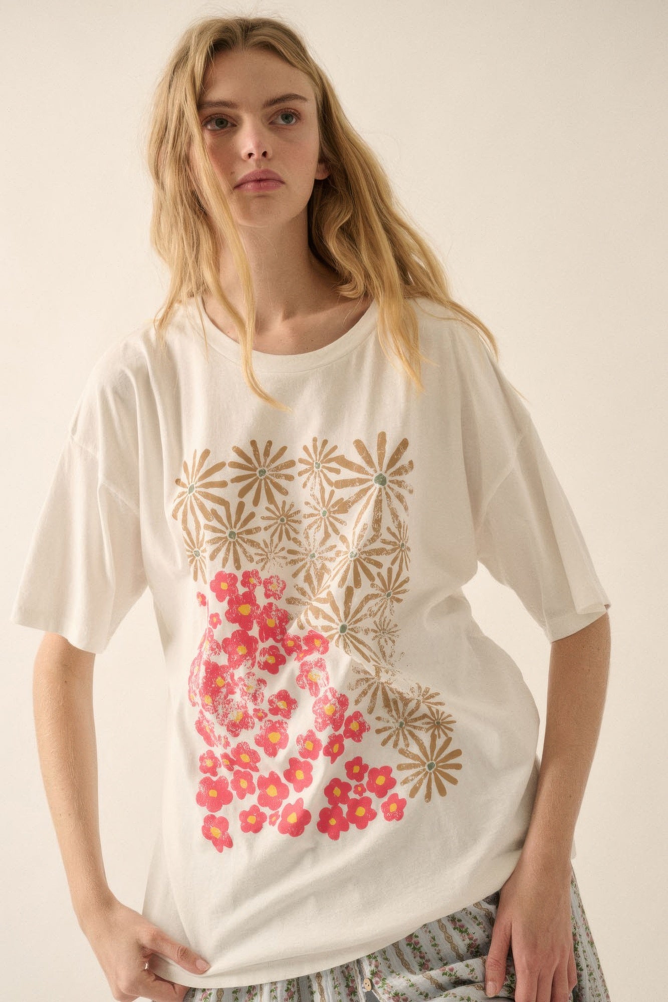 Duo flowers vintage-wash oversized graphic tee