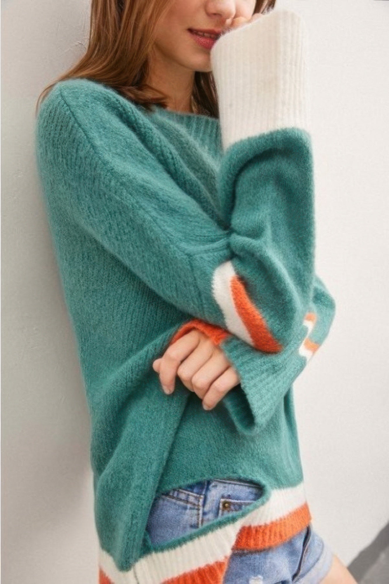 Cut-Out Two-Tone Knit Sweater With Wide Sleeves Secondary image