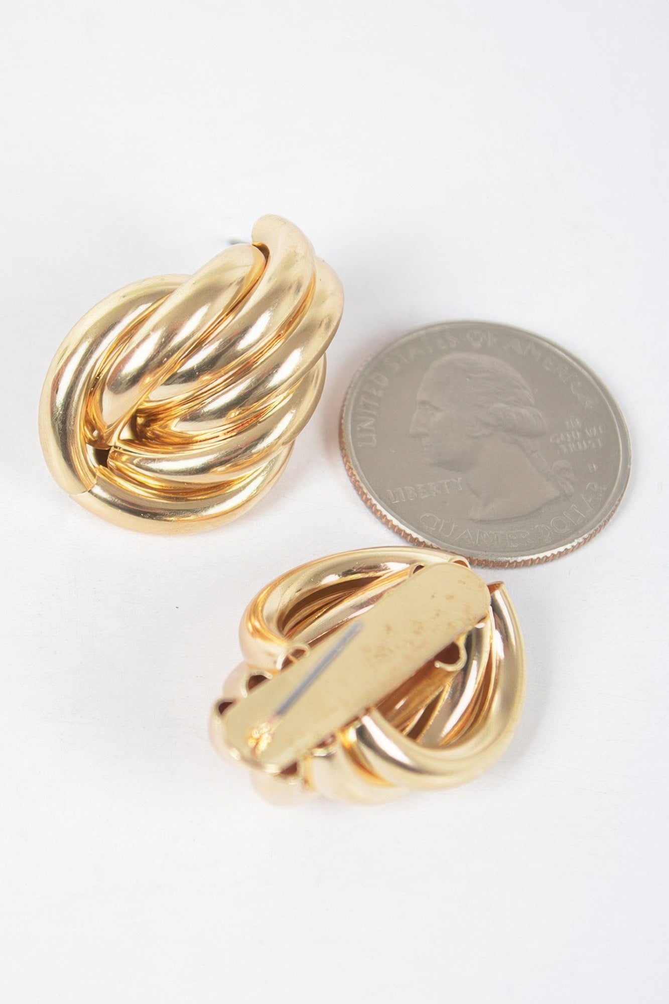 Ribbed Teardrop Metal Earrings Secondary image