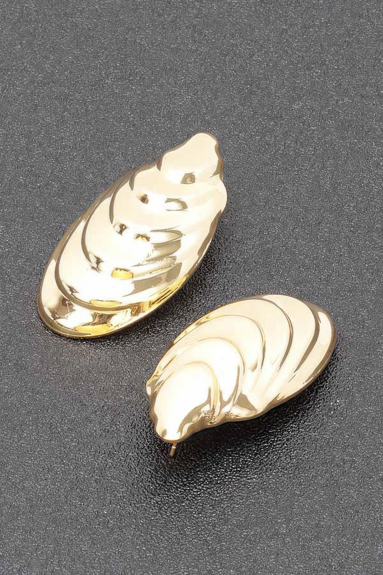 Gold-Plated Layered Oval Earrings Secondary image