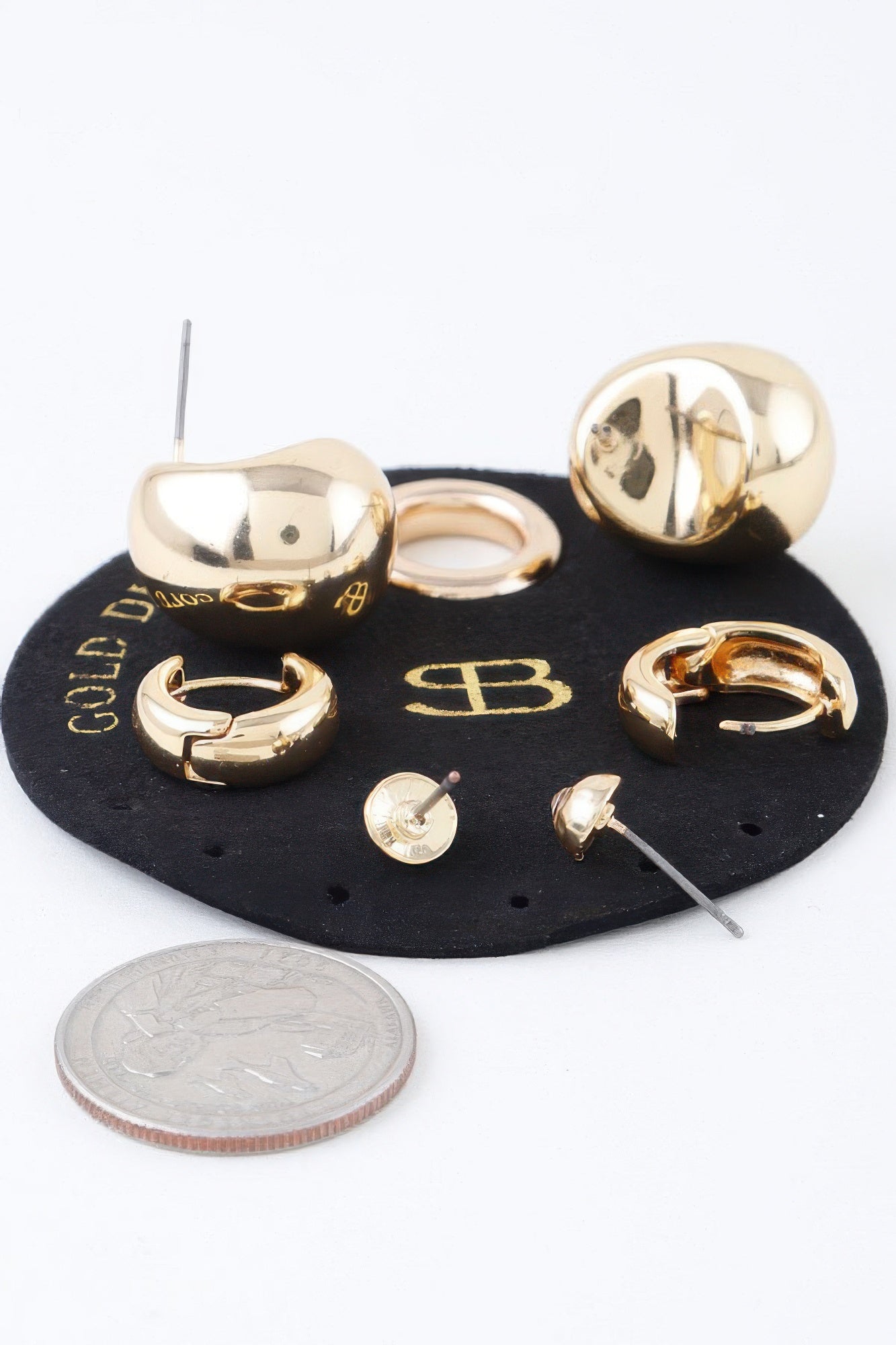 Gold Shiny Curved Earrings Set Secondary image