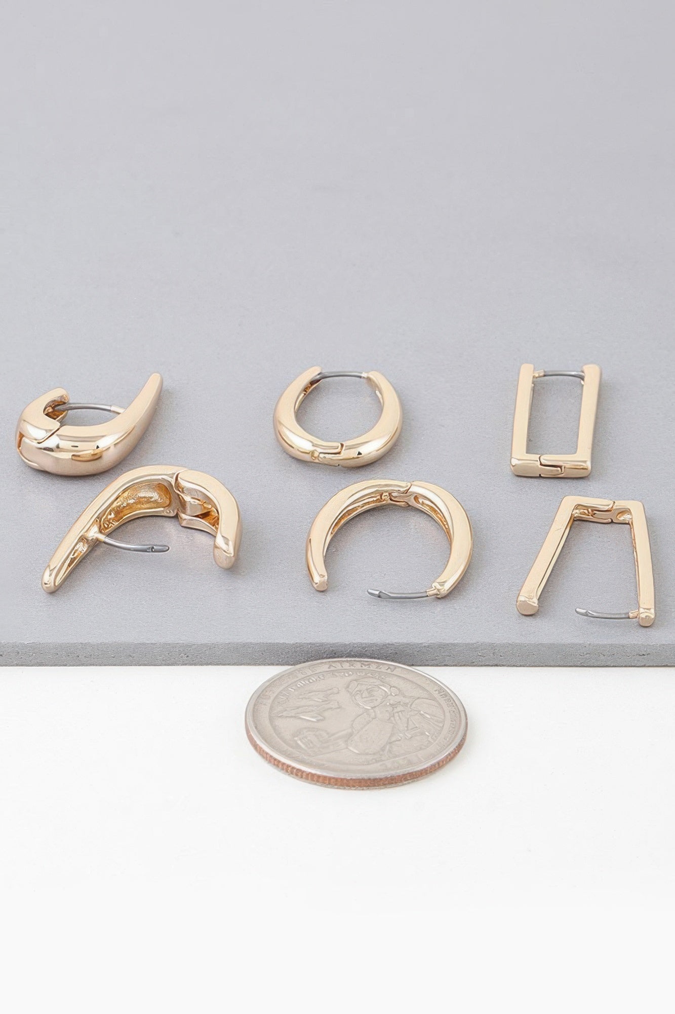 Shiny Modern Hoop Earrings Set Secondary image