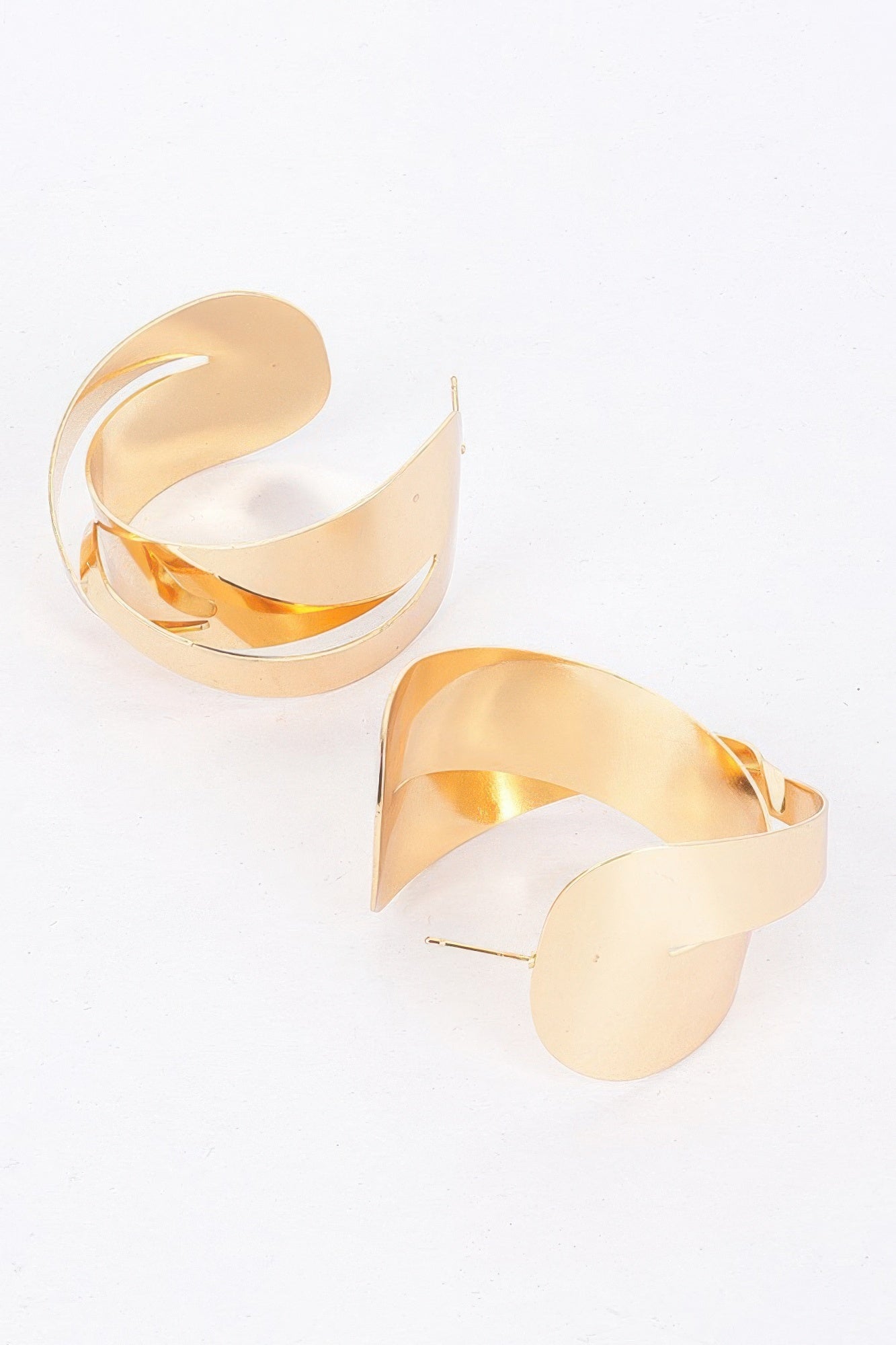 Twisted Metal Hoop Earrings Secondary image