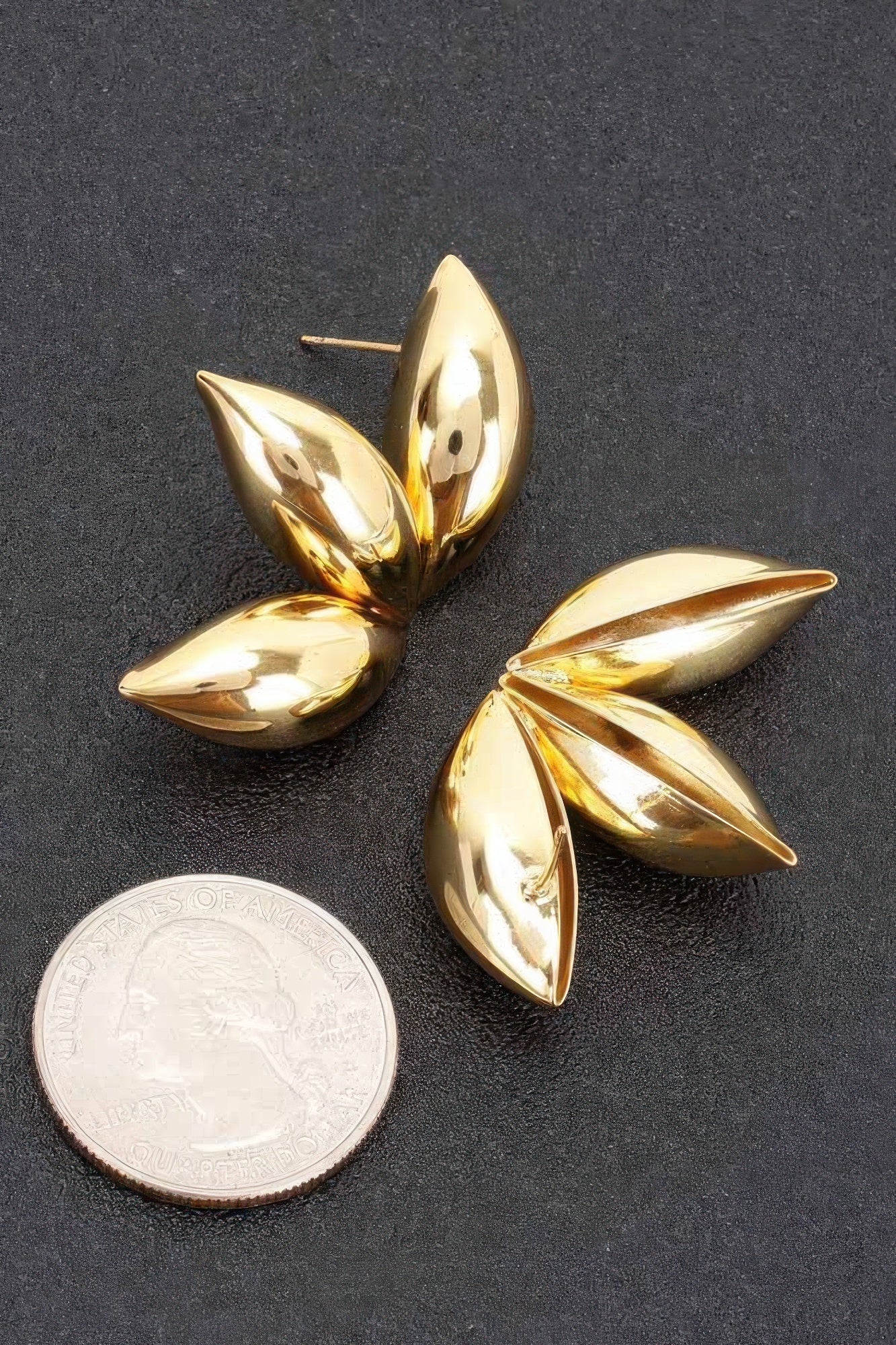 Leaf Design Metal Stud Earrings Secondary image