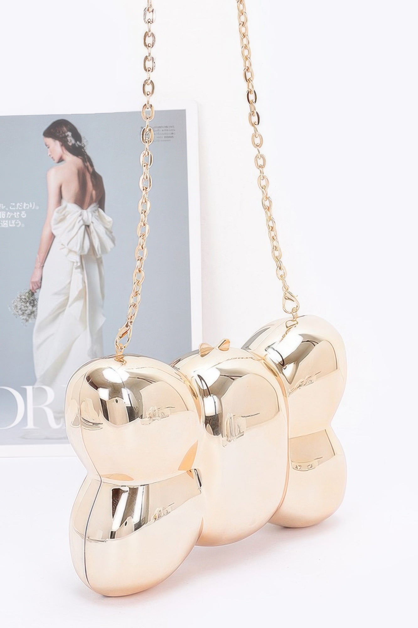 Bow-Shaped Acrylic Chain Shoulder Bag Secondary image