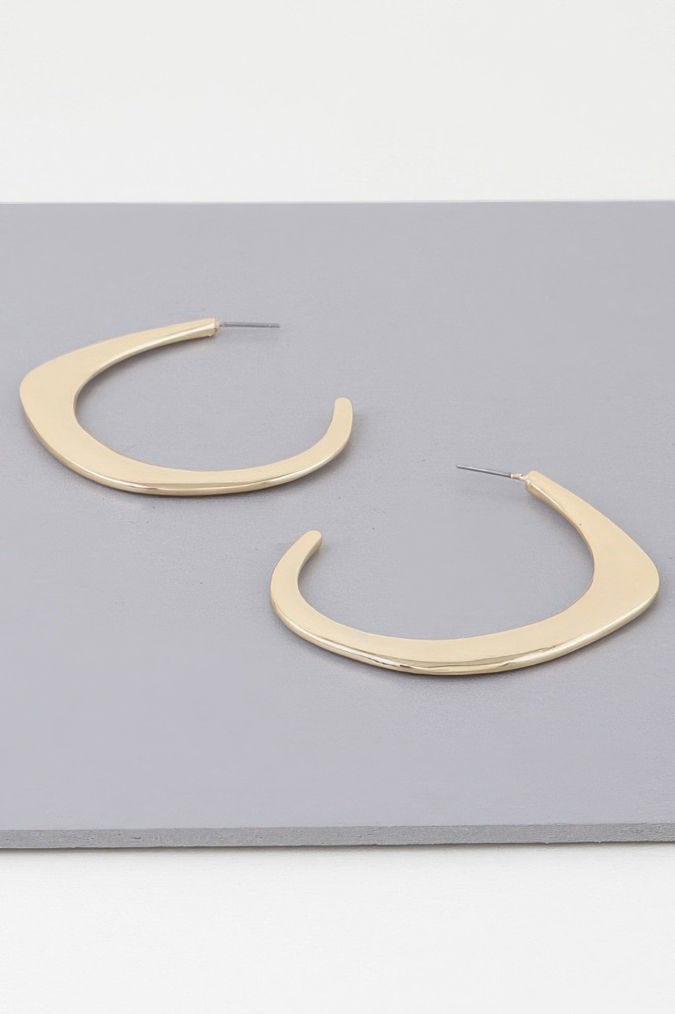 Oversized Sleek Metal Hoop Earrings Secondary image