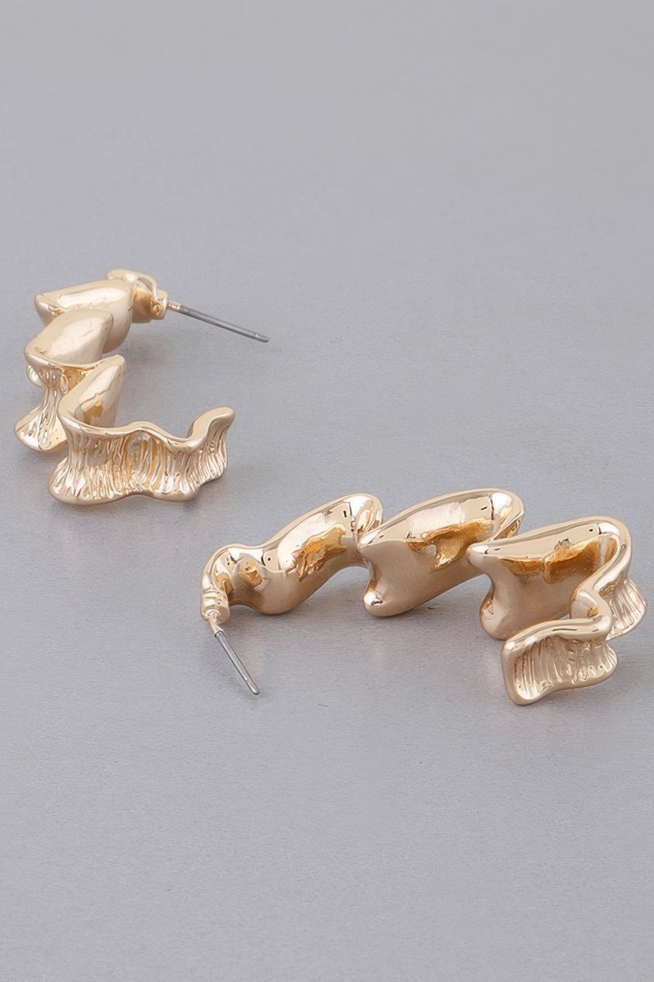 Ripple-Inspired Sculptural Hoop Earrings Secondary image
