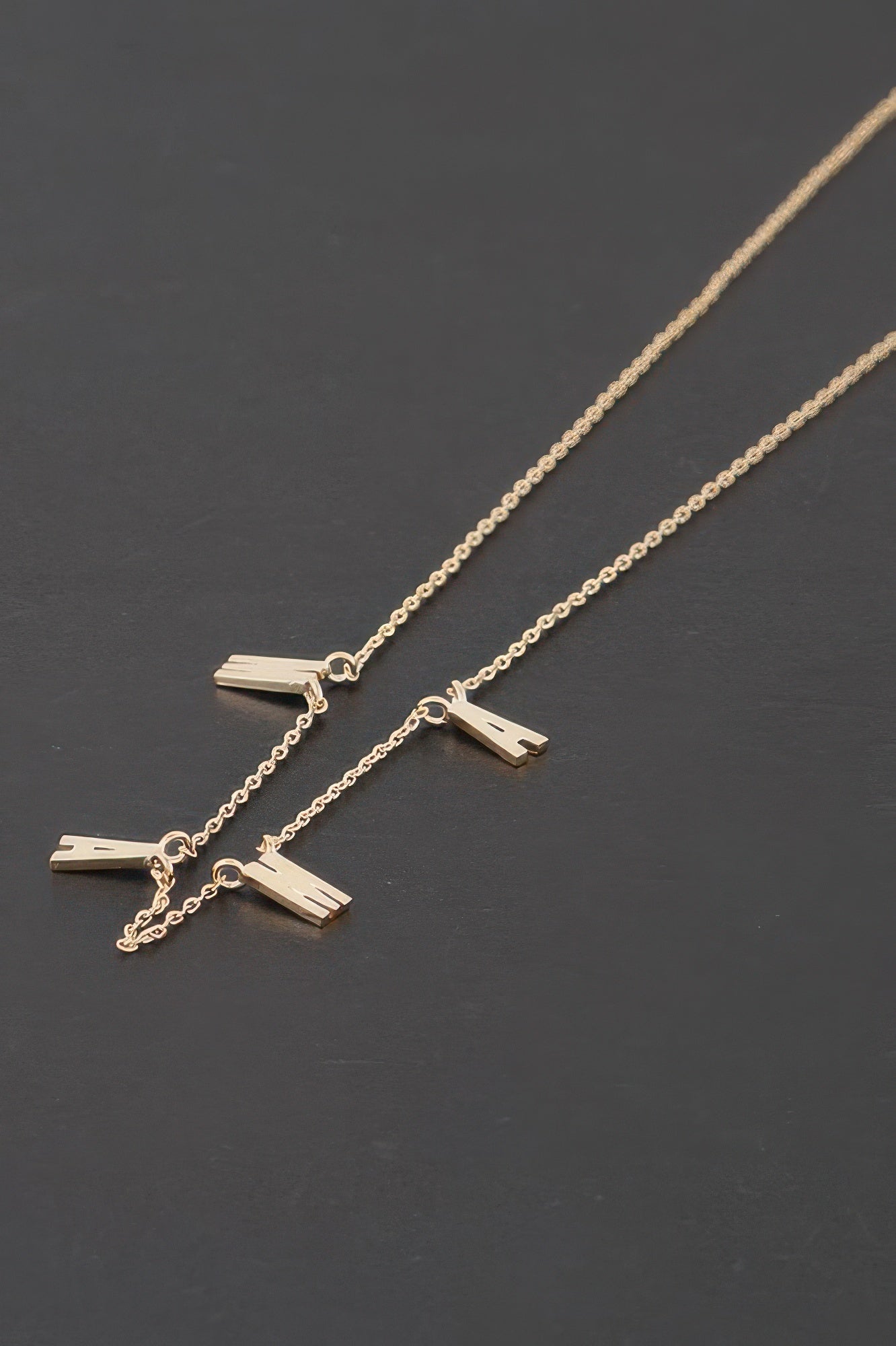 Mama Letter Charm Short Chain Necklace Secondary image