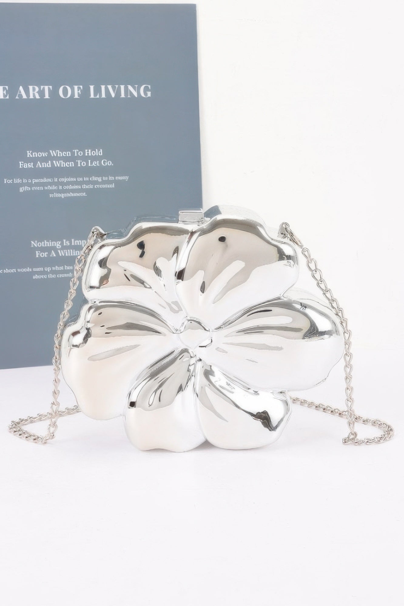 Flower-Shaped Metallic Acrylic Chain Clutch Secondary image