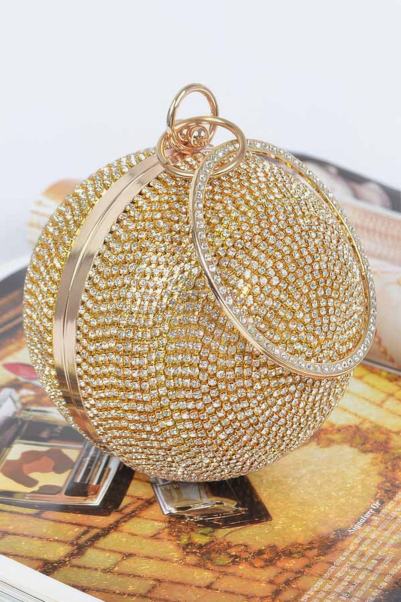 Round Rhinestone Evening Clutch With Chain Strap Secondary image