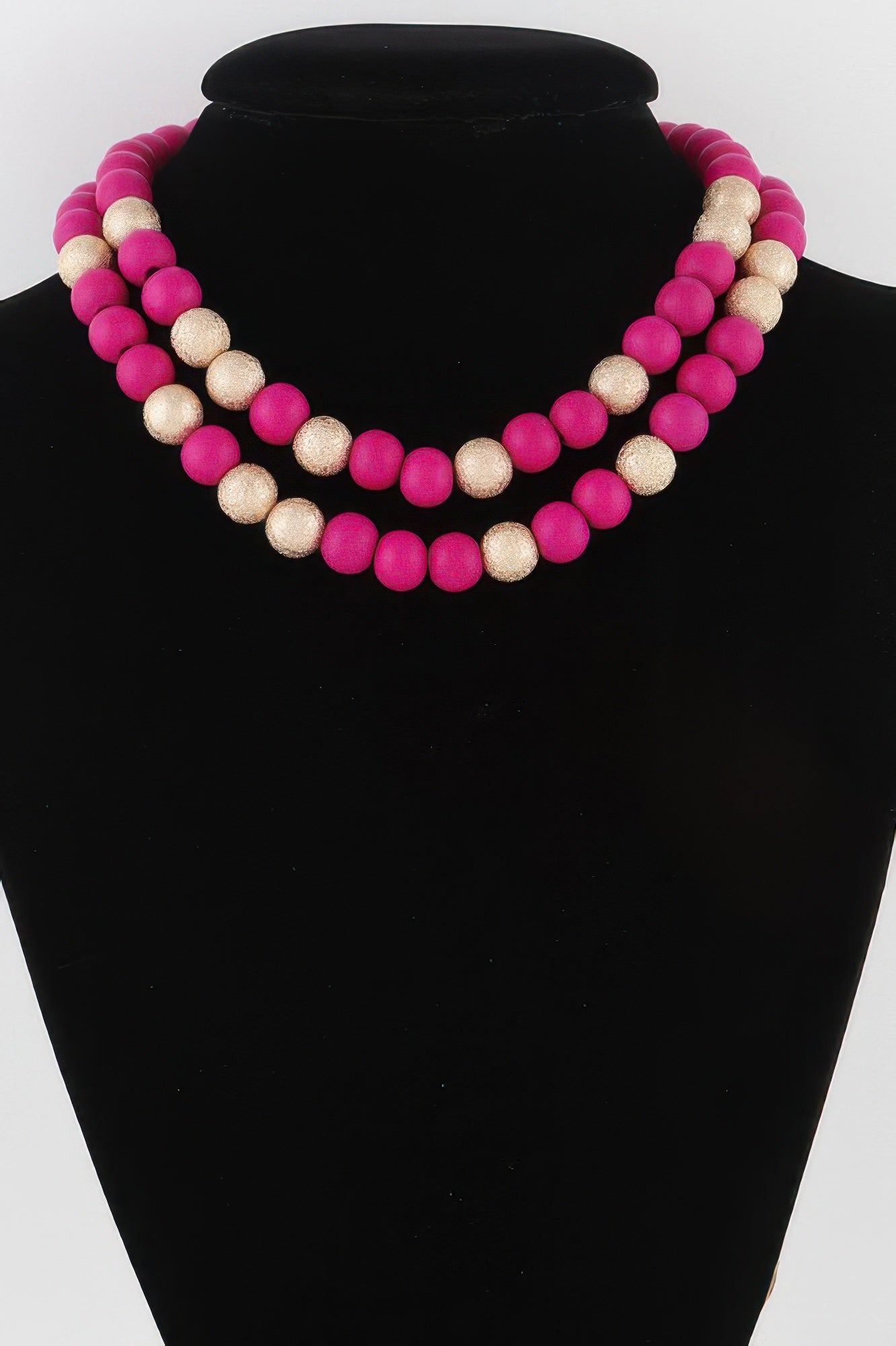 Two-Tone Beaded Necklace in Gold and Black Secondary image