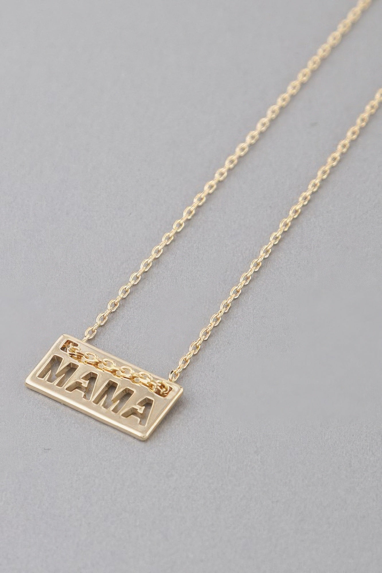Mama Pendant Plate Necklace Secondary image