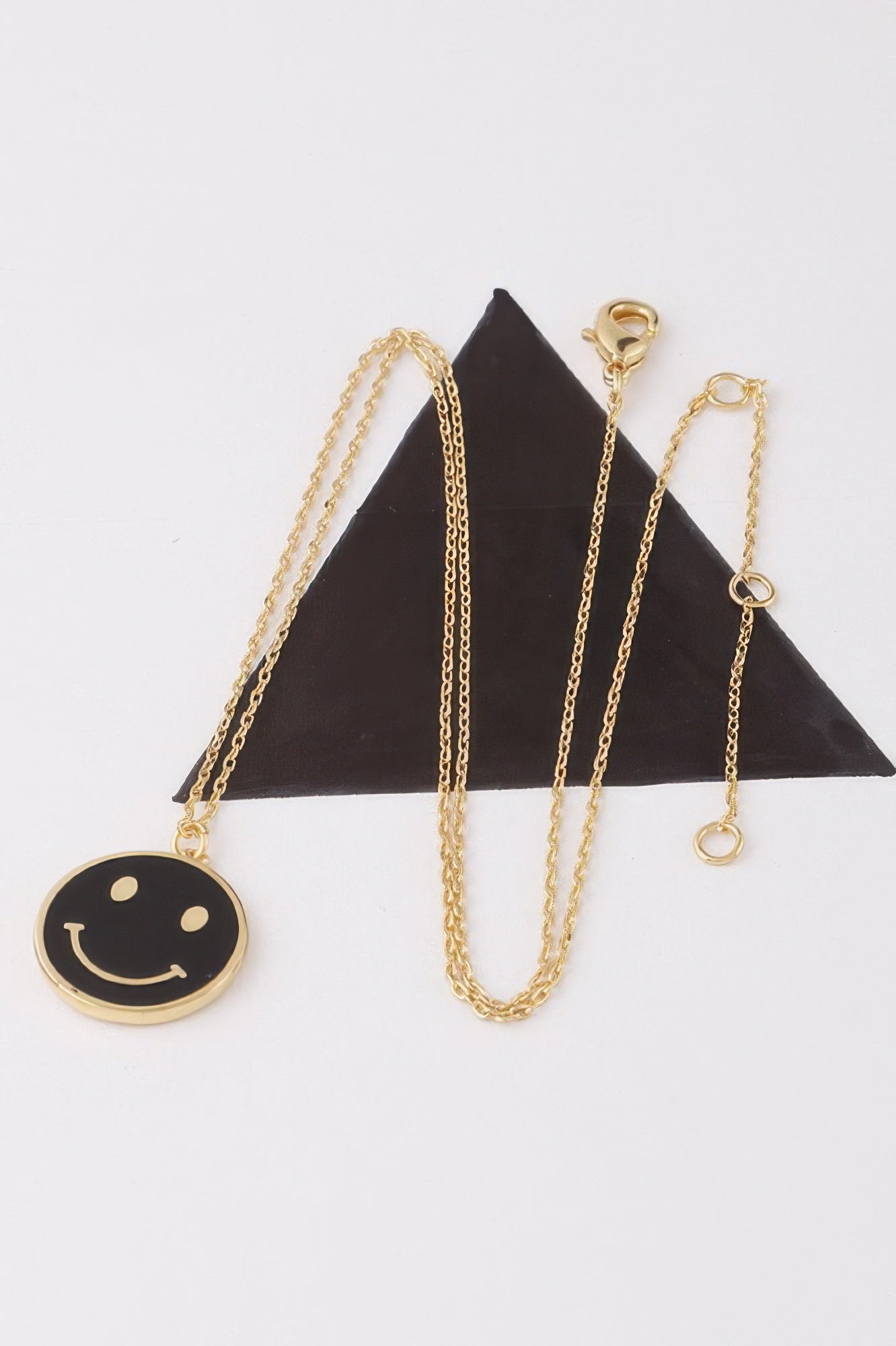 Round Smiley Pendant Necklace with Classic Chain Secondary image