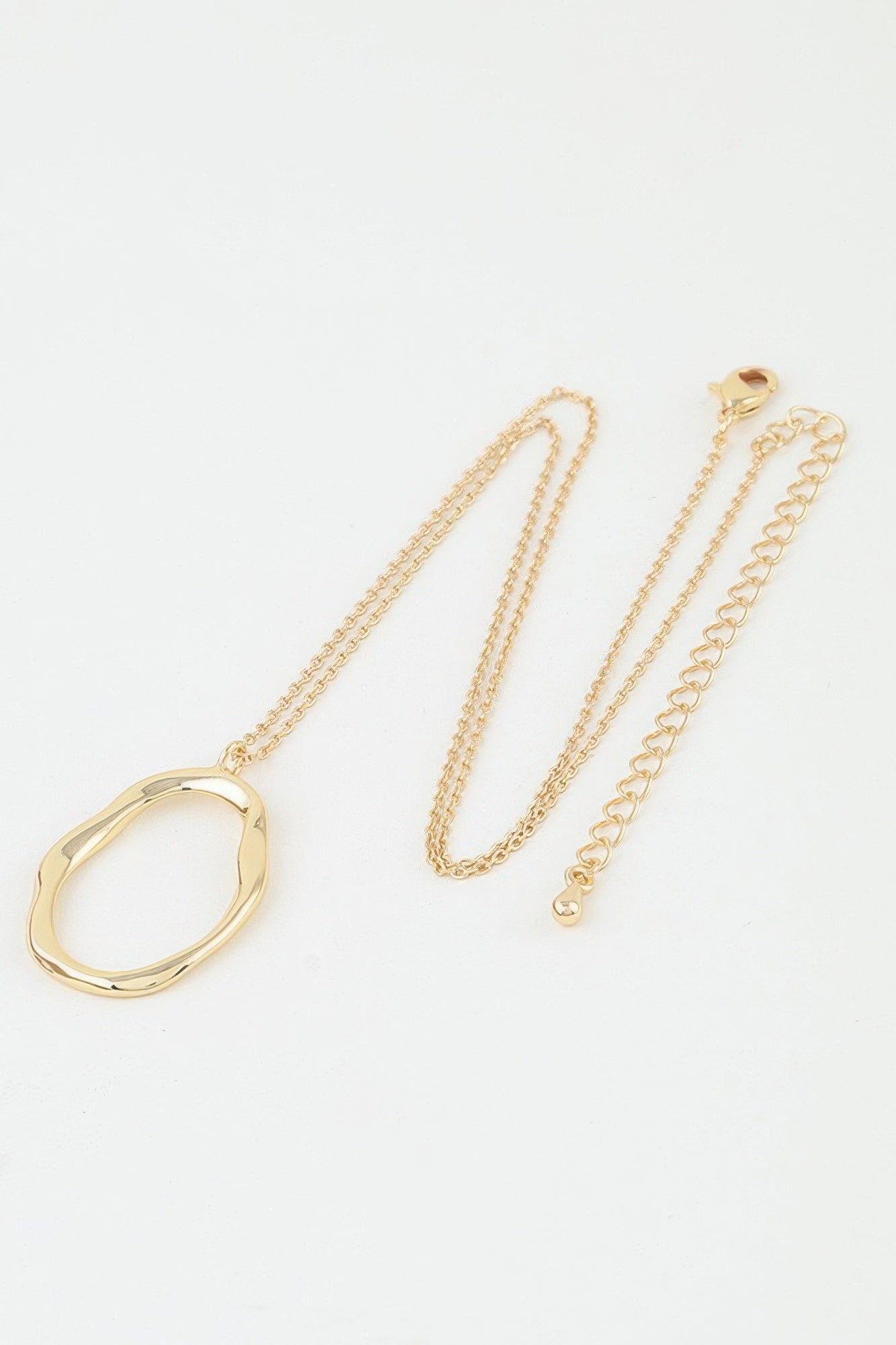 Gold Hammered Ripple Oval Pendant Necklace Secondary image